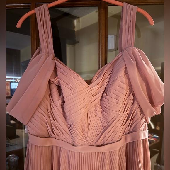 Elegant Blush bridesmaid Gown - Picture 4 of 6